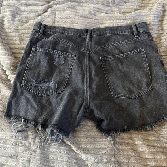 Black Zara shorts - Picture 2 of 3